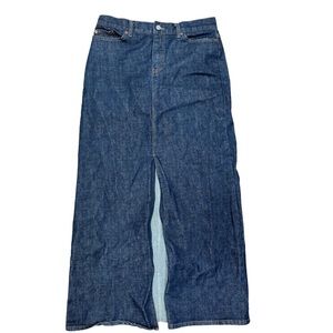 Vintage gap denim maxi skirt with front
Size 8